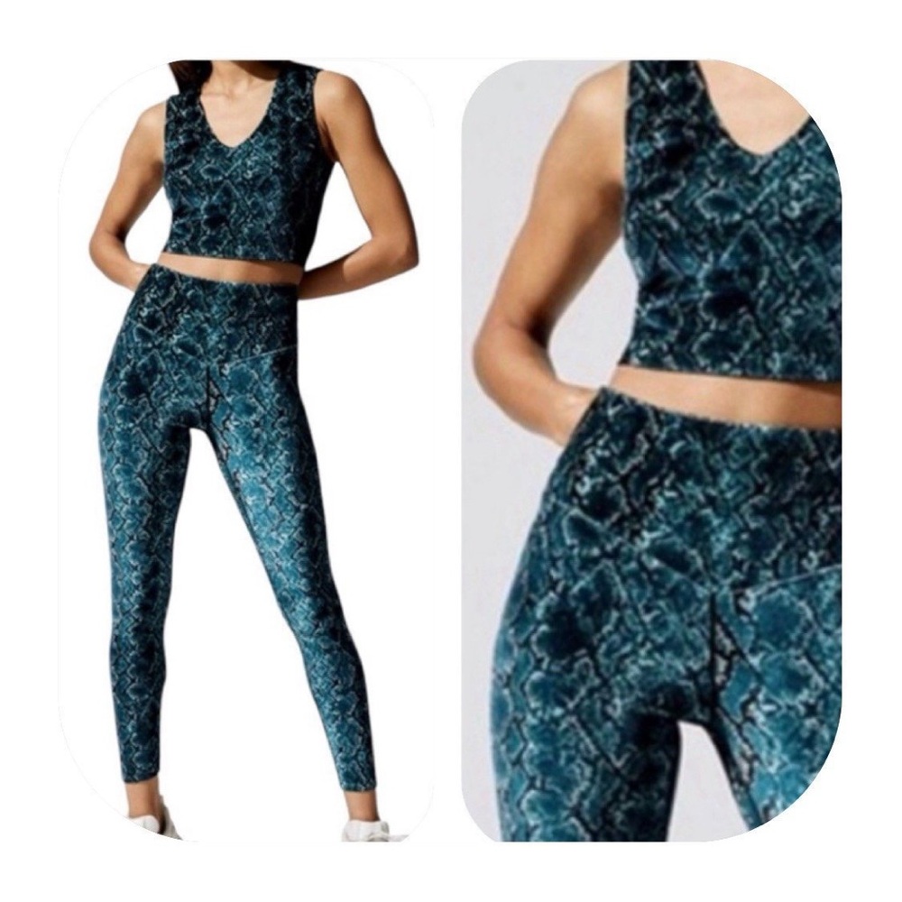 Carbon 38 Velvet Set